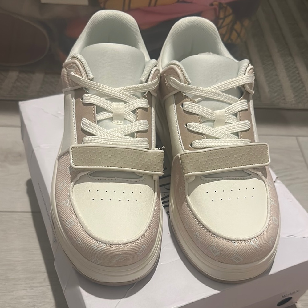 Dream Pairs Beige and White Sneakers - Picture 5 of 8